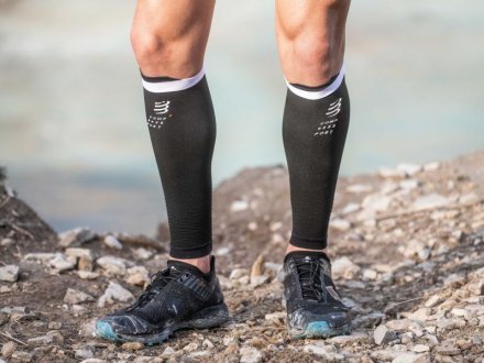 COMPRESSPORT R2V2 NÁVLEKY NA LÝTKA KOLEKCE 2020 Black