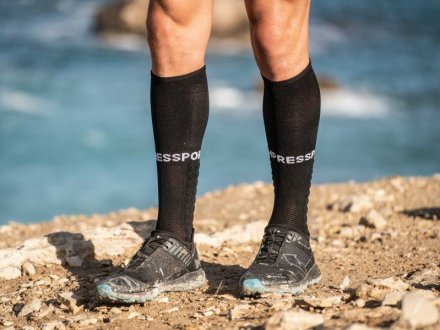 COMPRESSPORT KOMPRESNÍ PODKOLENKY FULL SOCKS RUN Black