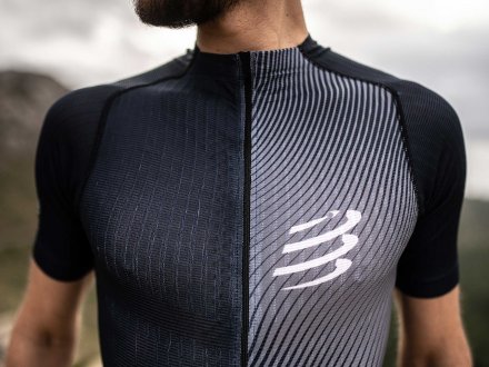 COMPRESSPORT TRAIL POSTURAL SS TOP black