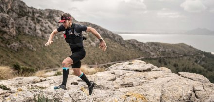 COMPRESSPORT TRAIL POSTURAL SS TOP black