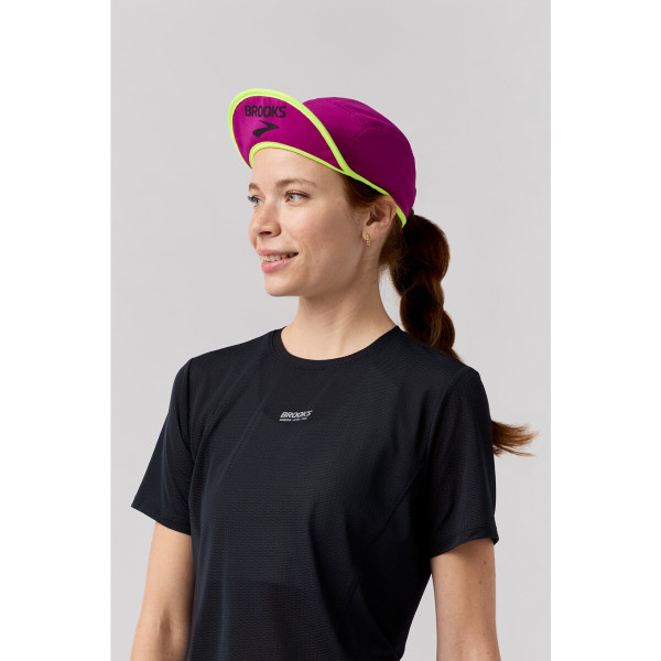BROOKS Lightweight Packable Hat 2.0 Dk Fuchsia / Nightlife
