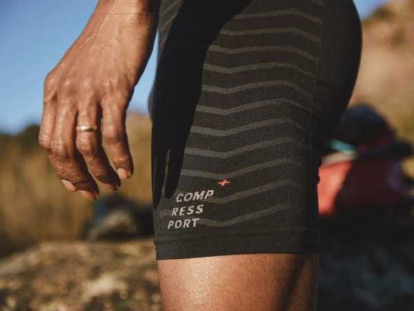 COMPRESSPORT Seamless Boxer M Black / Grey